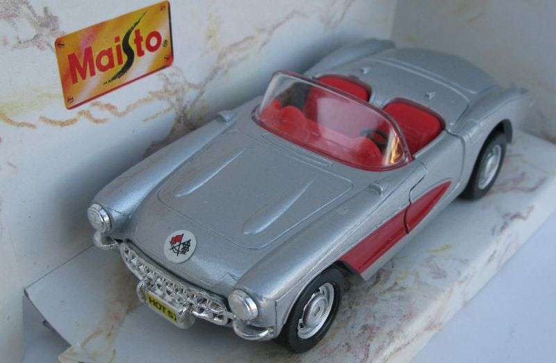 CLASSIC !! A 1:39 SCALE DIE CAST METAL MODEL OF THE 1957 CHEVROLET CORVETTE BY MAISTO...COOL !!