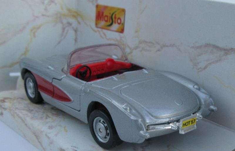 CLASSIC !! A 1:39 SCALE DIE CAST METAL MODEL OF THE 1957 CHEVROLET CORVETTE BY MAISTO...COOL !!