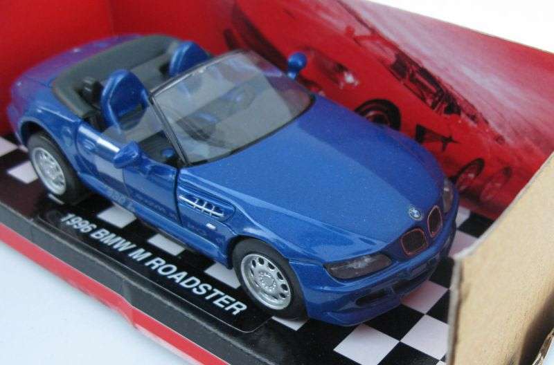 AN EYE CATCHING 1:32 SCALE DIE CAST METAL MODEL OF THE 1996 BMW M ROADSTER BY NEWRAY ...COOL !!