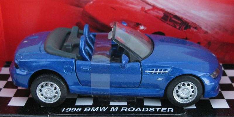 AN EYE CATCHING 1:32 SCALE DIE CAST METAL MODEL OF THE 1996 BMW M ROADSTER BY NEWRAY ...COOL !!