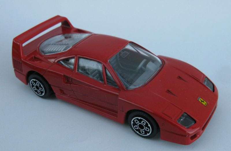 A SUPER COOL 1:43 SCALE DIE CAST METAL MODEL OF THE FERRARI F40 BY BURAGO ITALY ...WOW !!!