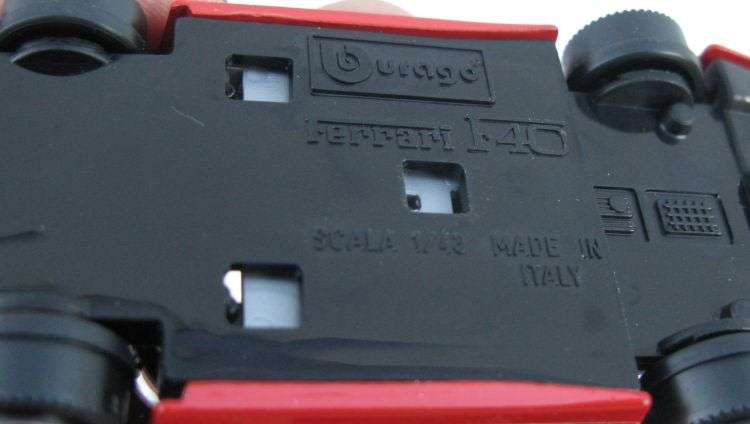 A SUPER COOL 1:43 SCALE DIE CAST METAL MODEL OF THE FERRARI F40 BY BURAGO ITALY ...WOW !!!