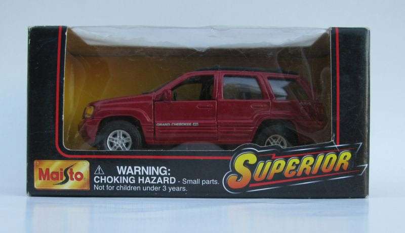 A HIGHLY DETAILED 1:42 SCALE DIE CAST METAL MODEL OF THE JEEP GRAND CHEROKEE BY MAISTO !!