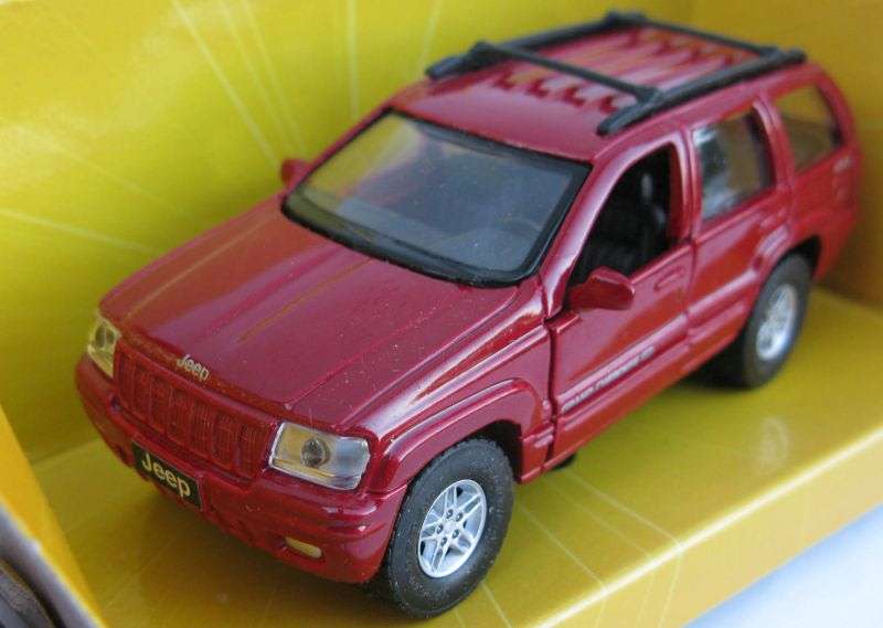 A HIGHLY DETAILED 1:42 SCALE DIE CAST METAL MODEL OF THE JEEP GRAND CHEROKEE BY MAISTO !!