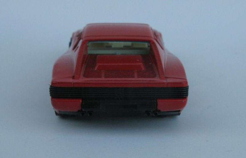 A SLEEK 1:43 SCALE DIE CAST METAL MODEL OF THE 1984 FERRARI TESTAROSSA BY BURAGO ITALY !! WOW !!