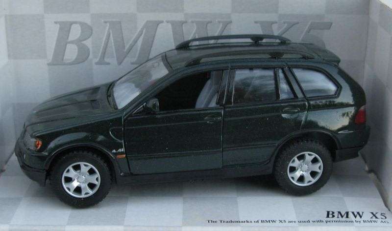 A HIGHLY DETAILED 1:36 SCALE DIE CAST METAL MODEL OF THE BMW X5 BY KINSMART...BOXED...WOW !!