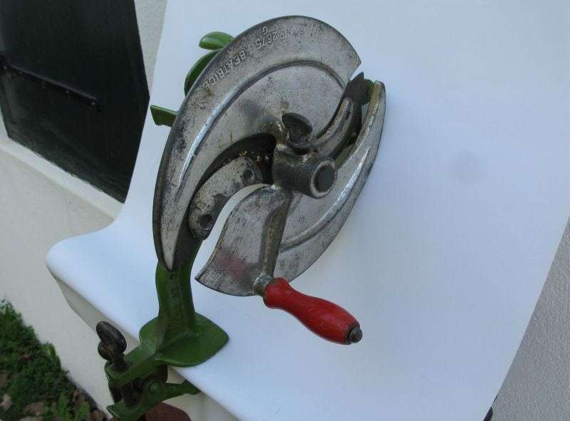 BRILLIANT RARE VINTAGE MEAT SLICER BY BEATRICE ENGLAND ...CAST IRON WITH COUNTER CLAMP ...WOW !!!!