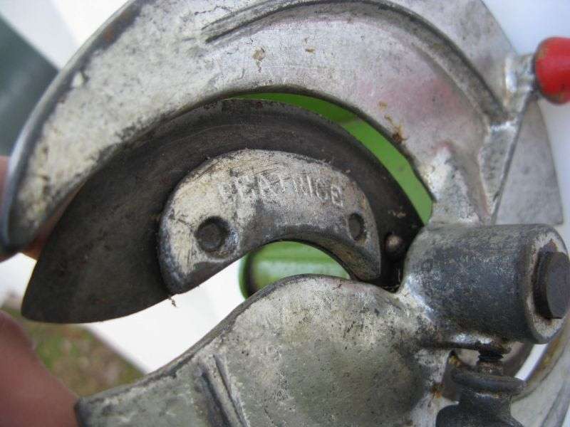 BRILLIANT RARE VINTAGE MEAT SLICER BY BEATRICE ENGLAND ...CAST IRON WITH COUNTER CLAMP ...WOW !!!!