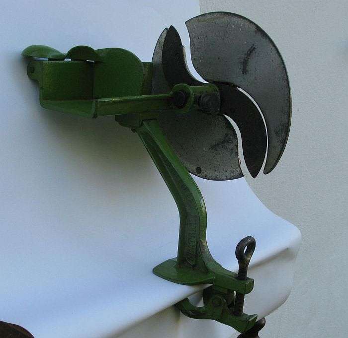 BRILLIANT RARE VINTAGE MEAT SLICER BY BEATRICE ENGLAND ...CAST IRON WITH COUNTER CLAMP ...WOW !!!!