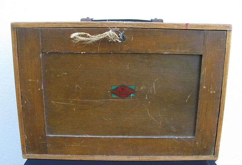A COOL VINTAGE TOOL CHEST PERFECT FOR THE COLLECTOR OF COINS , POCKET KNIVES , MEDALS ETC !!