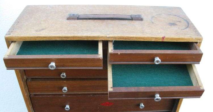 A COOL VINTAGE TOOL CHEST PERFECT FOR THE COLLECTOR OF COINS , POCKET KNIVES , MEDALS ETC !!