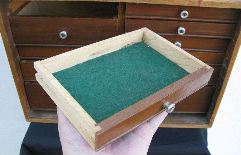 A COOL VINTAGE TOOL CHEST PERFECT FOR THE COLLECTOR OF COINS , POCKET KNIVES , MEDALS ETC !!