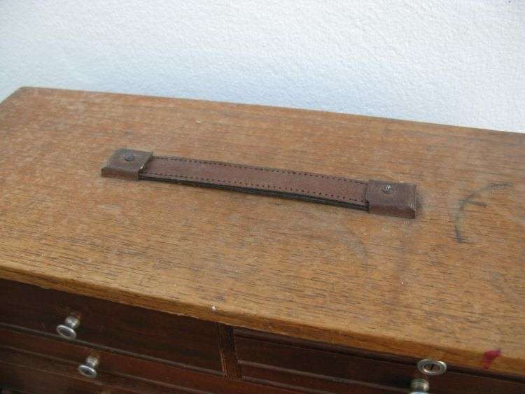 A COOL VINTAGE TOOL CHEST PERFECT FOR THE COLLECTOR OF COINS , POCKET KNIVES , MEDALS ETC !!