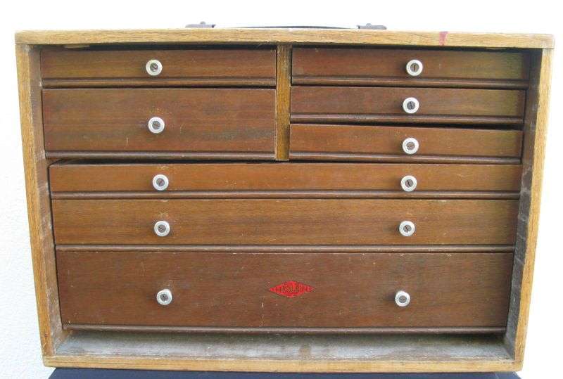 A COOL VINTAGE TOOL CHEST PERFECT FOR THE COLLECTOR OF COINS , POCKET KNIVES , MEDALS ETC !!
