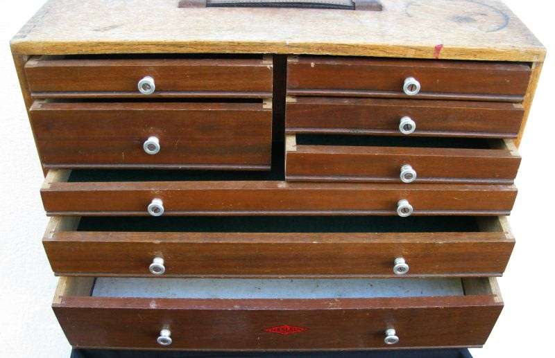 A COOL VINTAGE TOOL CHEST PERFECT FOR THE COLLECTOR OF COINS , POCKET KNIVES , MEDALS ETC !!