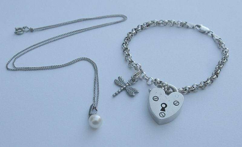 AN ELEGANT STERLING SILVER GENUINE PEARL PENDANT NECKLACE PLUS ROUND LINK BRACELET ...BONUS PADLOCK