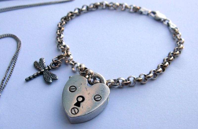 AN ELEGANT STERLING SILVER GENUINE PEARL PENDANT NECKLACE PLUS ROUND LINK BRACELET ...BONUS PADLOCK