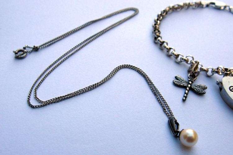 AN ELEGANT STERLING SILVER GENUINE PEARL PENDANT NECKLACE PLUS ROUND LINK BRACELET ...BONUS PADLOCK