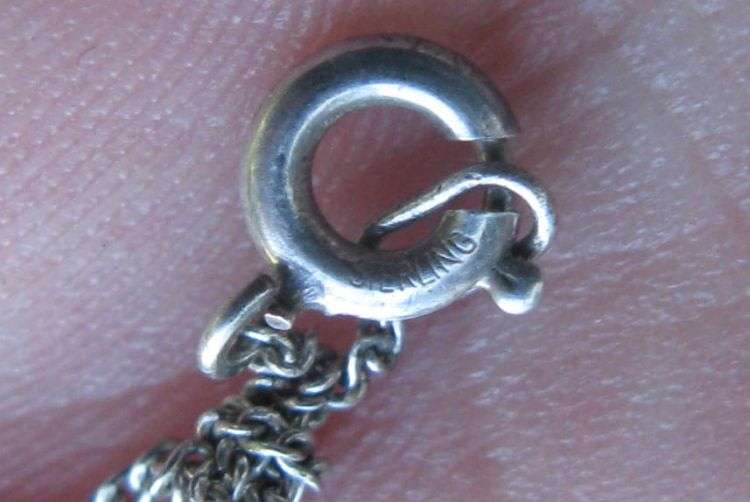 AN ELEGANT STERLING SILVER GENUINE PEARL PENDANT NECKLACE PLUS ROUND LINK BRACELET ...BONUS PADLOCK