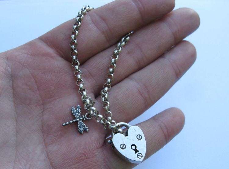 AN ELEGANT STERLING SILVER GENUINE PEARL PENDANT NECKLACE PLUS ROUND LINK BRACELET ...BONUS PADLOCK