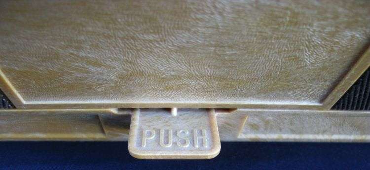 SO COOL !! A VINTAGE ROLYKIT ORGANIZER MADE IN HOLLAND ...PERFECT FOR THE COLLECTOR !! MUST HAVE !!