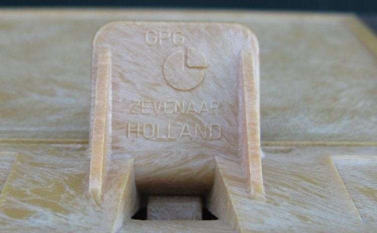 SO COOL !! A VINTAGE ROLYKIT ORGANIZER MADE IN HOLLAND ...PERFECT FOR THE COLLECTOR !! MUST HAVE !!