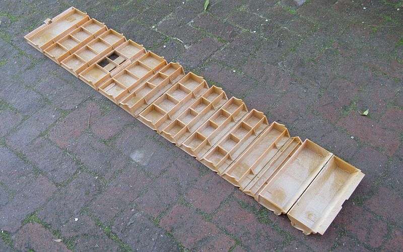 SO COOL !! A VINTAGE ROLYKIT ORGANIZER MADE IN HOLLAND ...PERFECT FOR THE COLLECTOR !! MUST HAVE !!