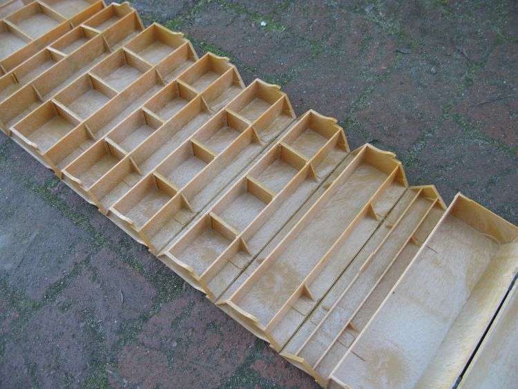 SO COOL !! A VINTAGE ROLYKIT ORGANIZER MADE IN HOLLAND ...PERFECT FOR THE COLLECTOR !! MUST HAVE !!