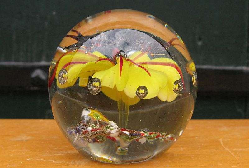 LOVELY !! A RARE VINTAGE SOLID GLASS PAPERWEIGHT WITH YELLOW FLOWER AND BLACK BIRD DETAIL...WOW !!!