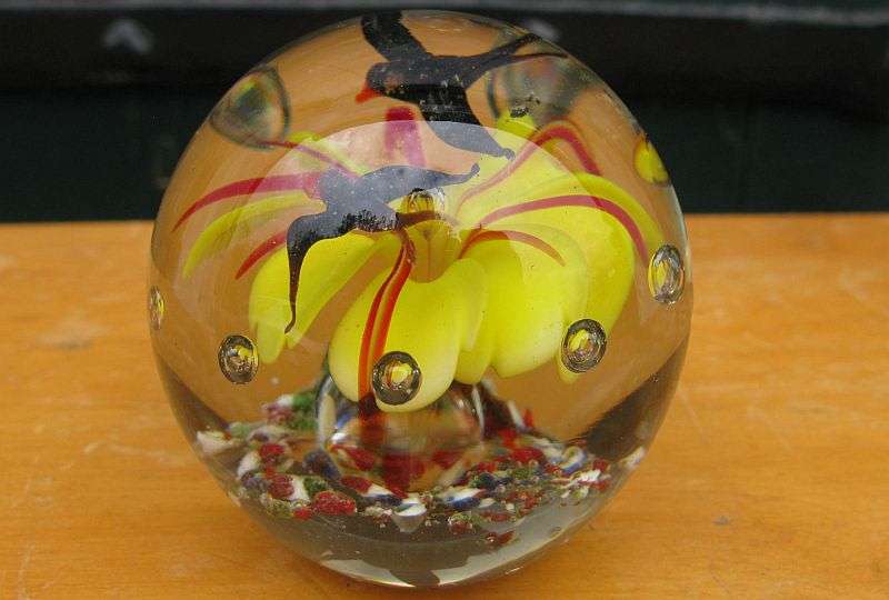 LOVELY !! A RARE VINTAGE SOLID GLASS PAPERWEIGHT WITH YELLOW FLOWER AND BLACK BIRD DETAIL...WOW !!!