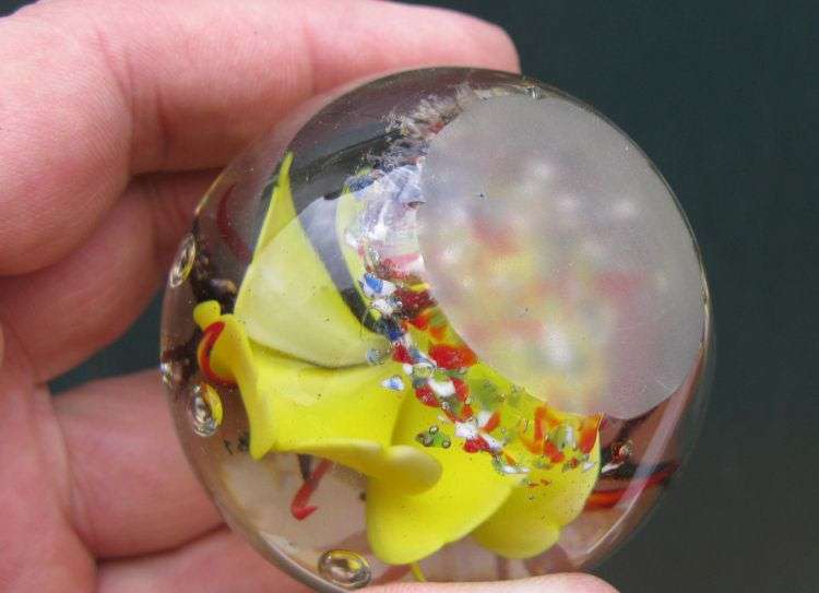 LOVELY !! A RARE VINTAGE SOLID GLASS PAPERWEIGHT WITH YELLOW FLOWER AND BLACK BIRD DETAIL...WOW !!!