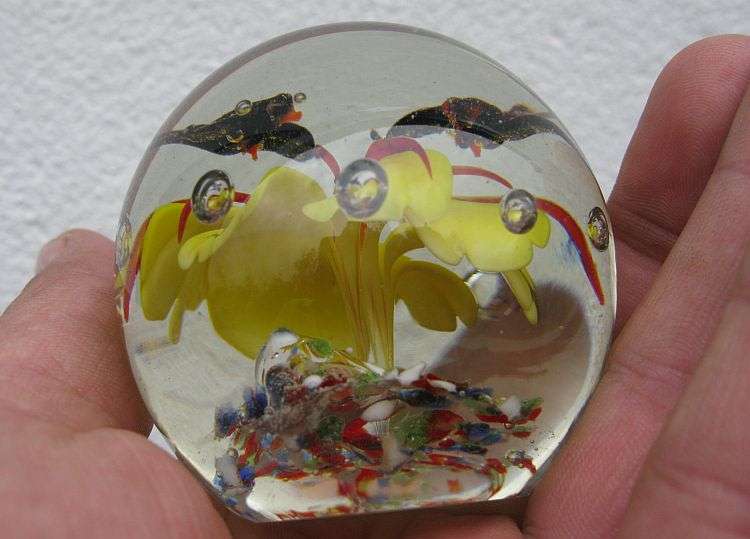 LOVELY !! A RARE VINTAGE SOLID GLASS PAPERWEIGHT WITH YELLOW FLOWER AND BLACK BIRD DETAIL...WOW !!!