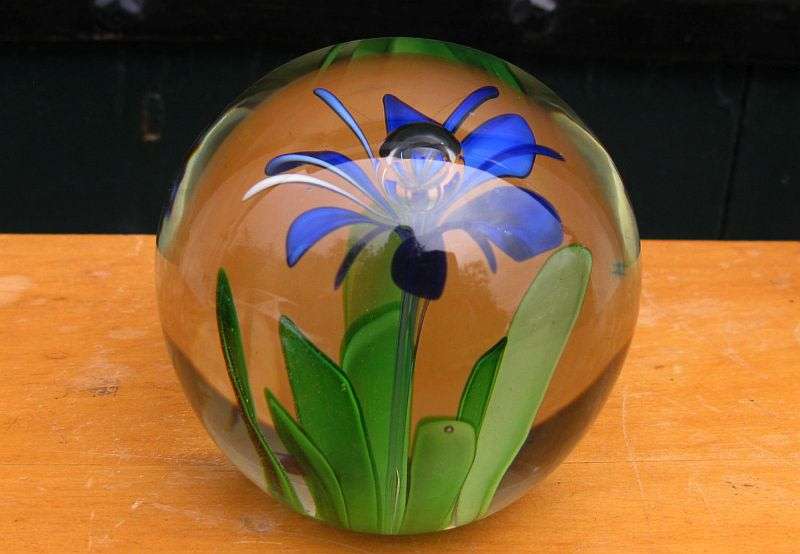 REFRESHINGLY CLEAR ...A VINTAGE SOLID GLASS PAPERWEIGHT WITH PERFECT FLORAL DETAIL...LOVELY !!