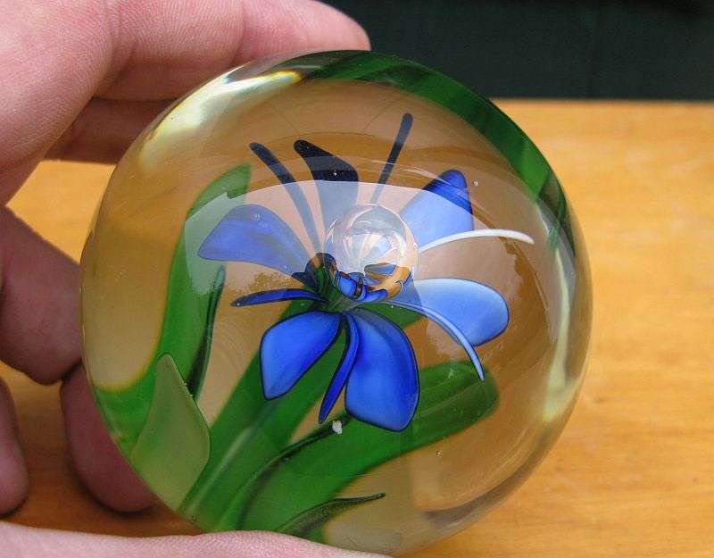REFRESHINGLY CLEAR ...A VINTAGE SOLID GLASS PAPERWEIGHT WITH PERFECT FLORAL DETAIL...LOVELY !!