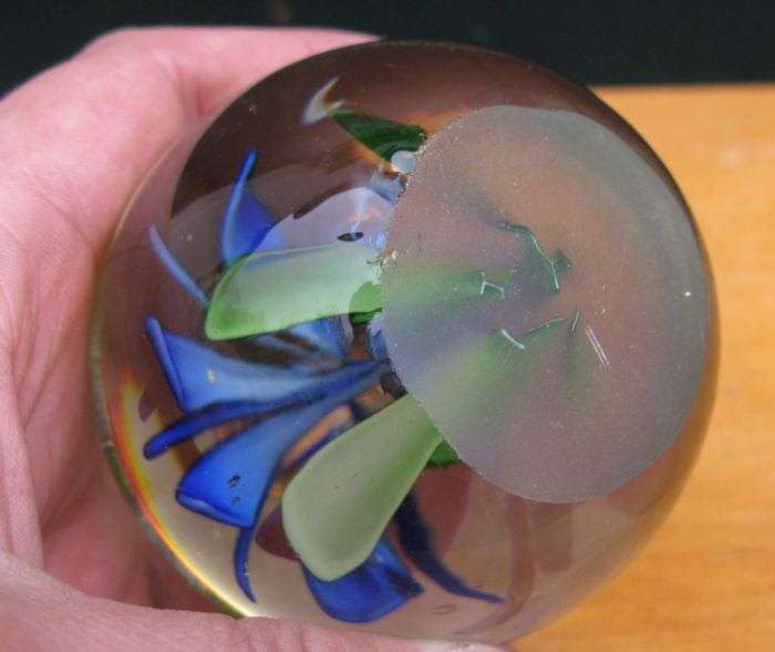 REFRESHINGLY CLEAR ...A VINTAGE SOLID GLASS PAPERWEIGHT WITH PERFECT FLORAL DETAIL...LOVELY !!