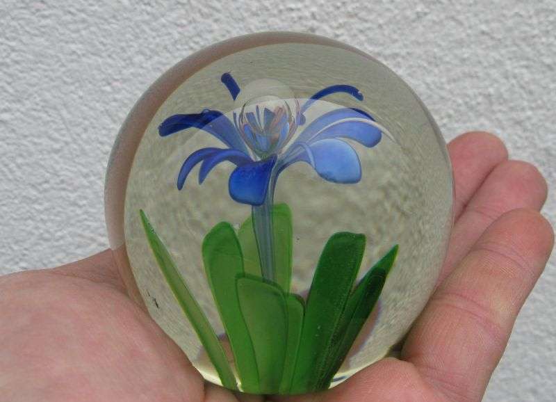 REFRESHINGLY CLEAR ...A VINTAGE SOLID GLASS PAPERWEIGHT WITH PERFECT FLORAL DETAIL...LOVELY !!