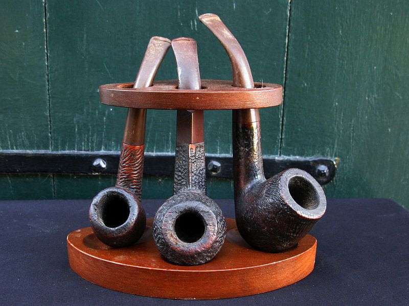 THREE VINTAGE SMOKING PIPES PLUS RACK