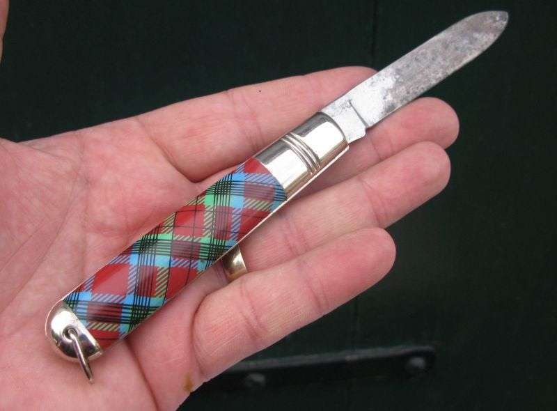 COOL !! THREE VINTAGE POCKET KNIVES INCLUDING GERMAN OKAPI AND A RICHARDS ...BID FOR THE LOT !! WOW