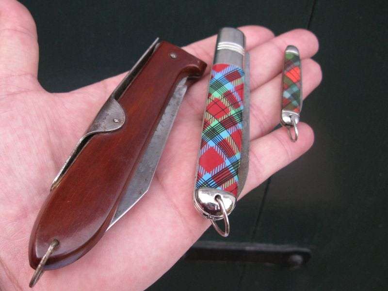 COOL !! THREE VINTAGE POCKET KNIVES INCLUDING GERMAN OKAPI AND A RICHARDS ...BID FOR THE LOT !! WOW