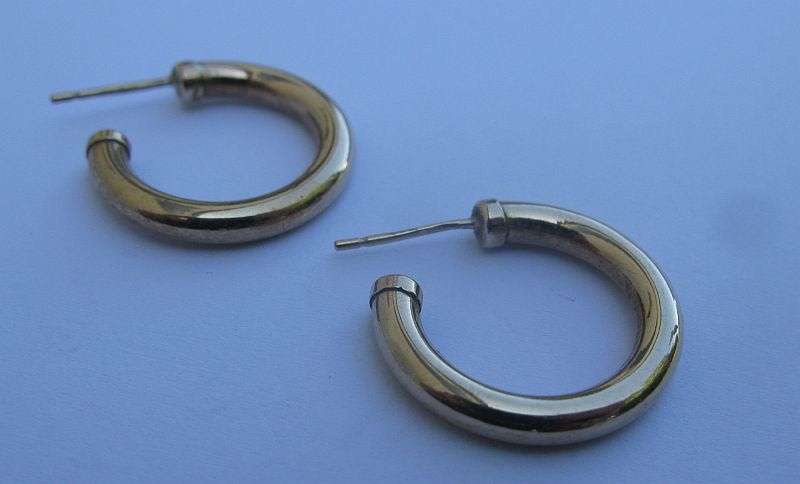 A FABULOUS GOOD QUALITY PAIR OF 9CT YELLOW GOLD EARRINGS IN SUPERB CONDITION ...MUST SEE !!