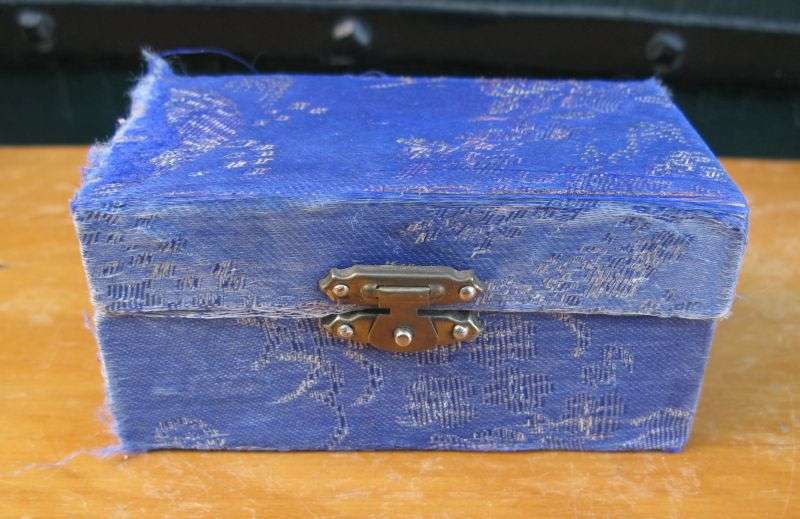 A GREAT LOOKING PAIR OF VINTAGE CHINESE "STRESS BALLS" IN A WELL WORN BOX ...DRAGON & ROOSTER THEME