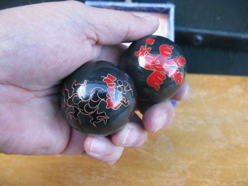 A GREAT LOOKING PAIR OF VINTAGE CHINESE "STRESS BALLS" IN A WELL WORN BOX ...DRAGON & ROOSTER THEME