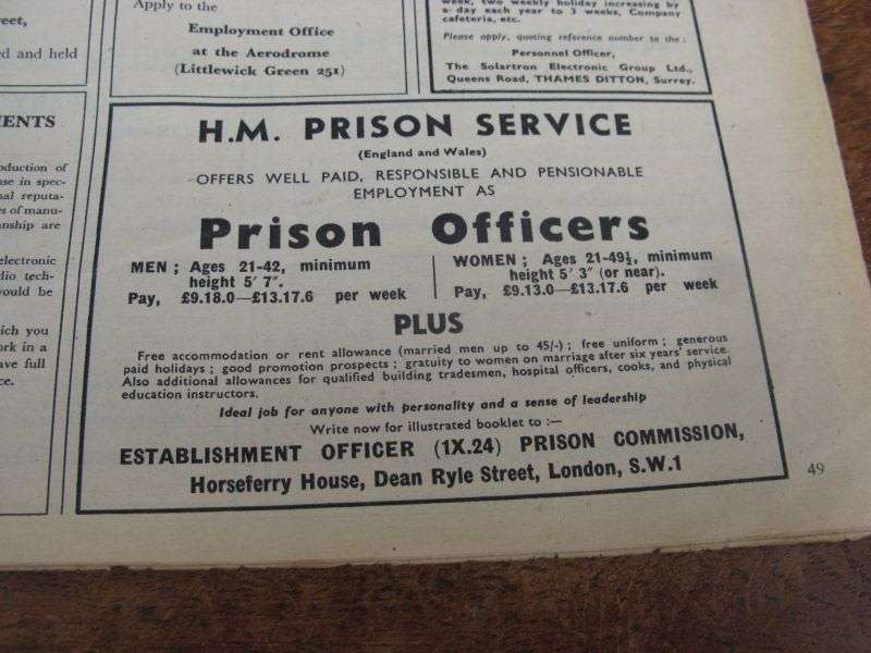 ROYAL AIR FORCE - AUGUST 1960 FLYING REVIEW - RARE FIND !!