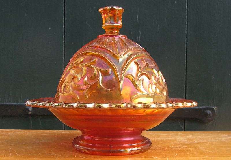 A MAGNIFICENT RARE OLD GENUINE CARNIVAL GLASS CHEESE DISH WITH STUNNING PATTERN...GREAT CONDITION !!