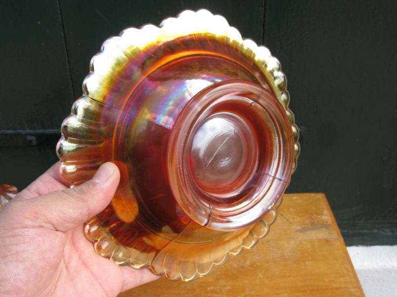A MAGNIFICENT RARE OLD GENUINE CARNIVAL GLASS CHEESE DISH WITH STUNNING PATTERN...GREAT CONDITION !!