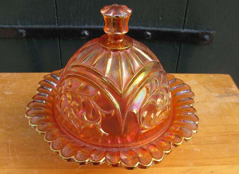 A MAGNIFICENT RARE OLD GENUINE CARNIVAL GLASS CHEESE DISH WITH STUNNING PATTERN...GREAT CONDITION !!