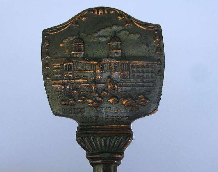 A RARELY SEEN COMMEMORATIVE METAL KEY FEATURING THE VOORTREKKER MONUMENT & UNION BUILDING ...COOL !!