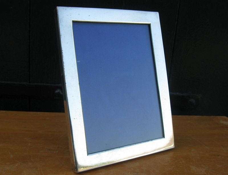 A CHARMING VINTAGE QUALITY SILVER PLATE FRAME BY ELSNER & CO ...MUST SEE !!
