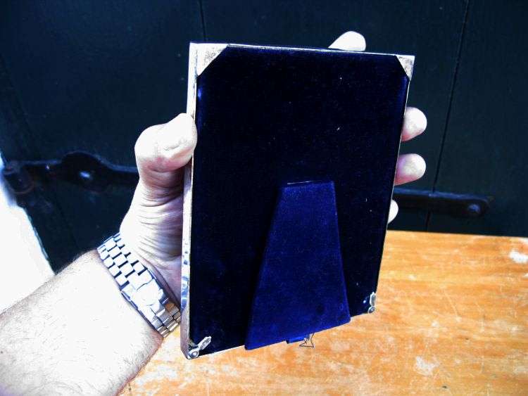 A CHARMING VINTAGE QUALITY SILVER PLATE FRAME BY ELSNER & CO ...MUST SEE !!