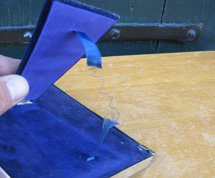 A CHARMING VINTAGE QUALITY SILVER PLATE FRAME BY ELSNER & CO ...MUST SEE !!